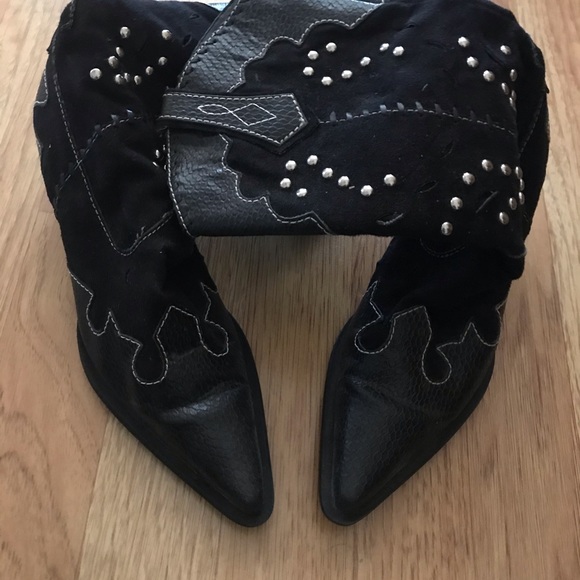 Boots - Picture 5 of 5